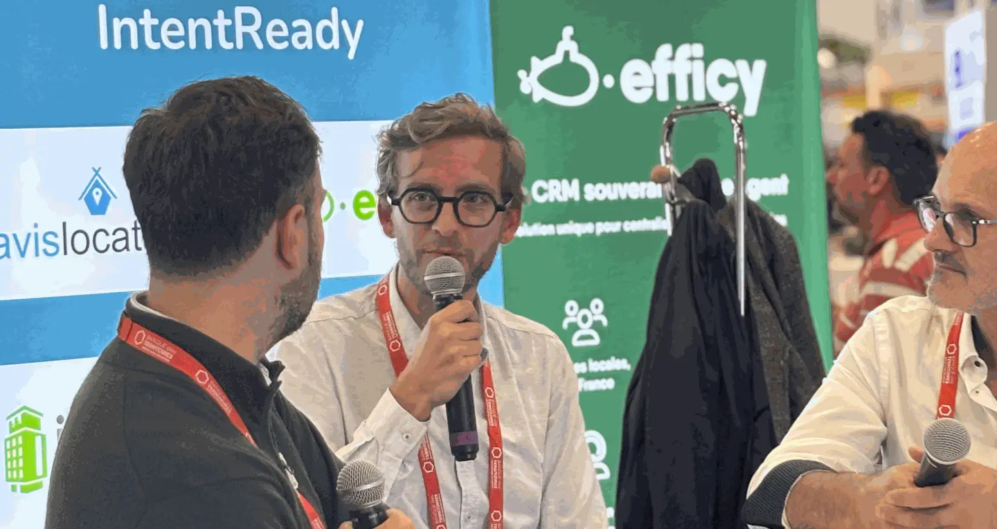 Photo de Tony Cazé en plein témoignage lors du congrès HLM 2024.